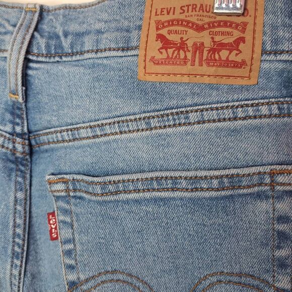 Levi's Women's Wedgie Straight Stretch Jean size 30 - Picture 8 of 10